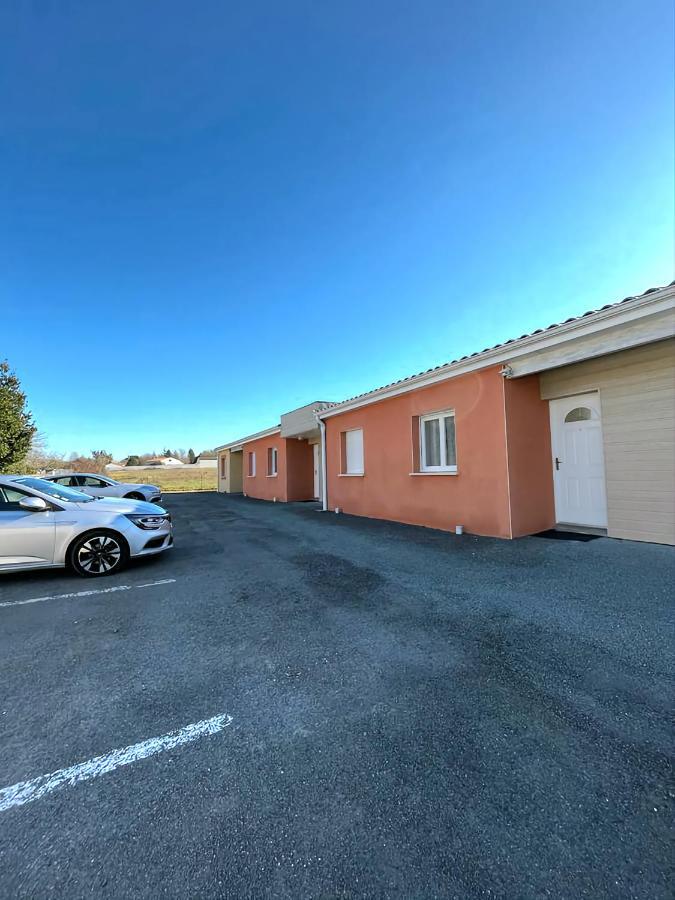 Logement Thermale Et De Tourisme Les Acacias 2 Jonzac Bagian luar foto